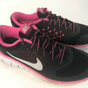Black & Pink Nike Flex Run